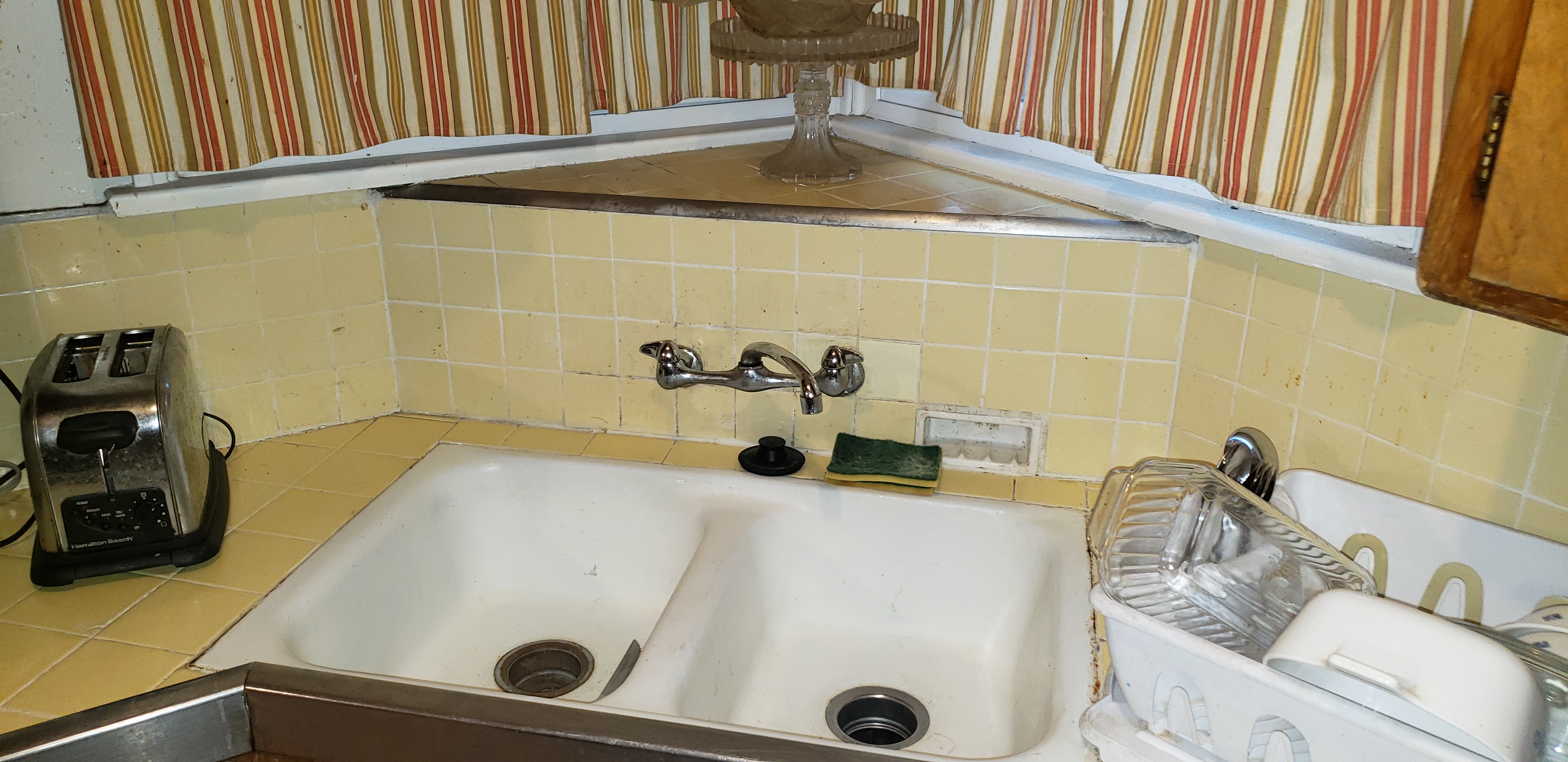 Worn kitchen with dated cabinets before remodel